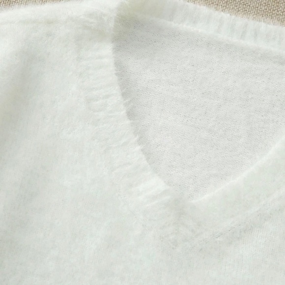 Fuzzy cropped sweater - Picture 3 of 3